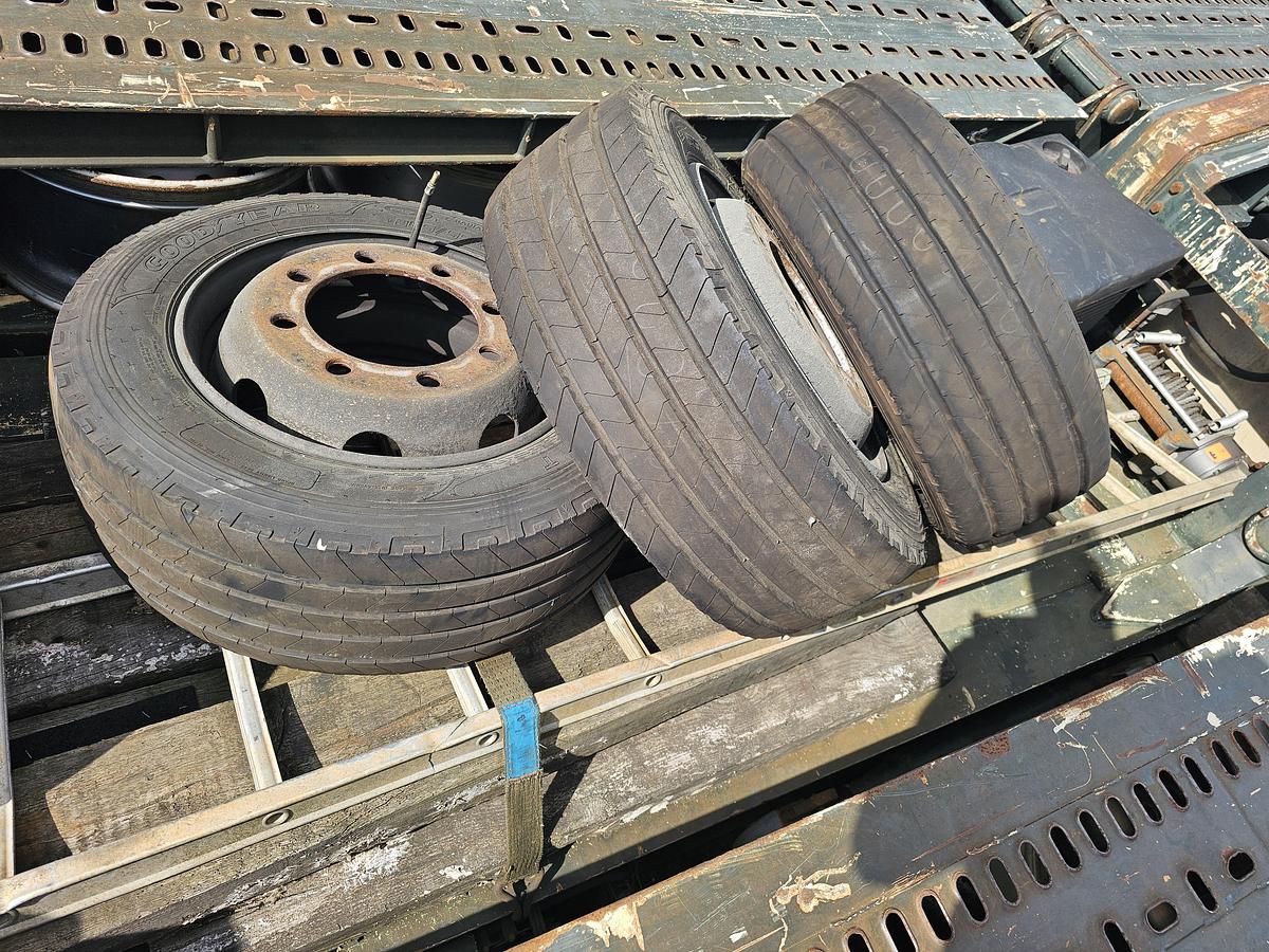 Used 2015 good year K MAX T | 265/55 R 19.5 | trailer tire | with rim 8 holes|