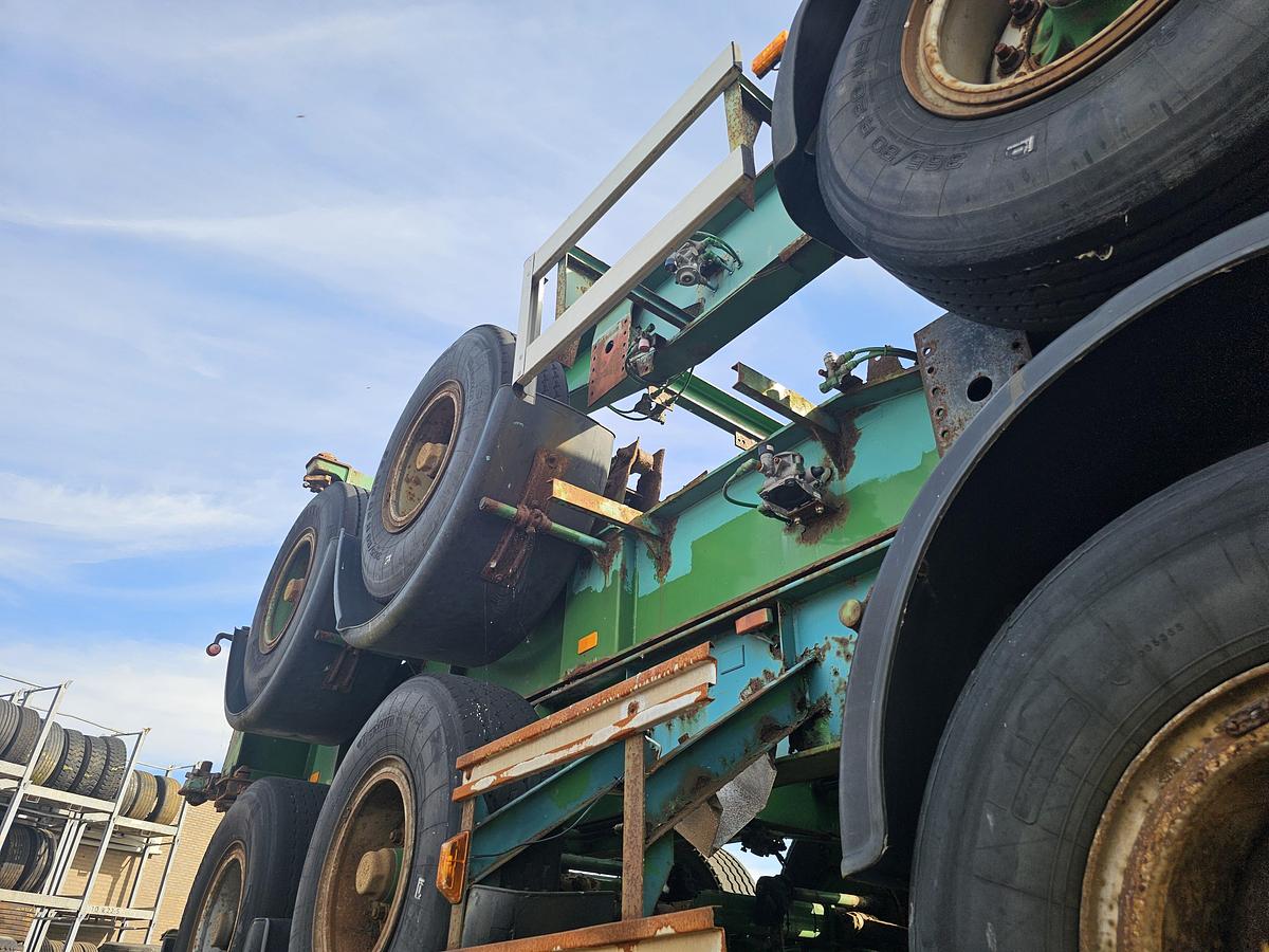 Used 1996 stack of 20 foot chassis groenewegen and Renders Bpw drum Steel suspension. 20 foot