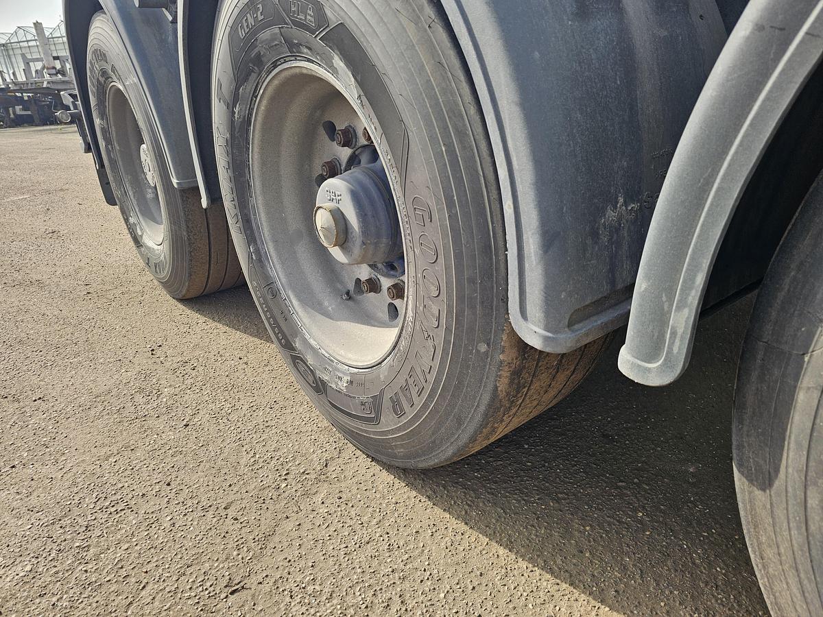 Gebruikt 1998 Van Hool 30 foot container chassis | tank container transport | saf Drum.