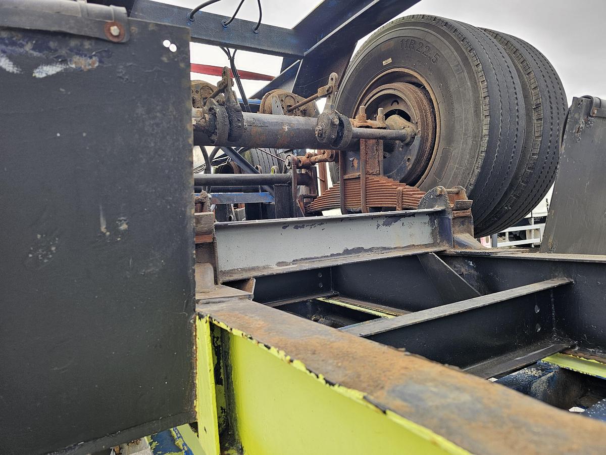 Used 1990 divers 40 ft gooseneck  steel suspension double tires.