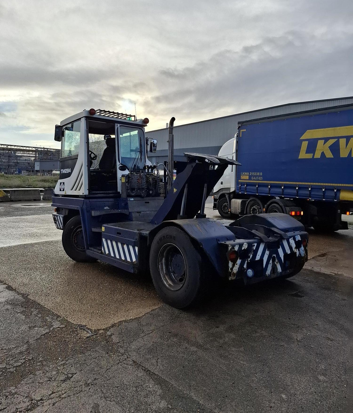Gebruikt 2017 TERBERG RT283 | TERMINAL TRACTOR 4X4| TURNING CHAIR. | AUTOMATIC GEAR | 20000HOURS| 4 PIECES|LEASING 1610  EURO MND
