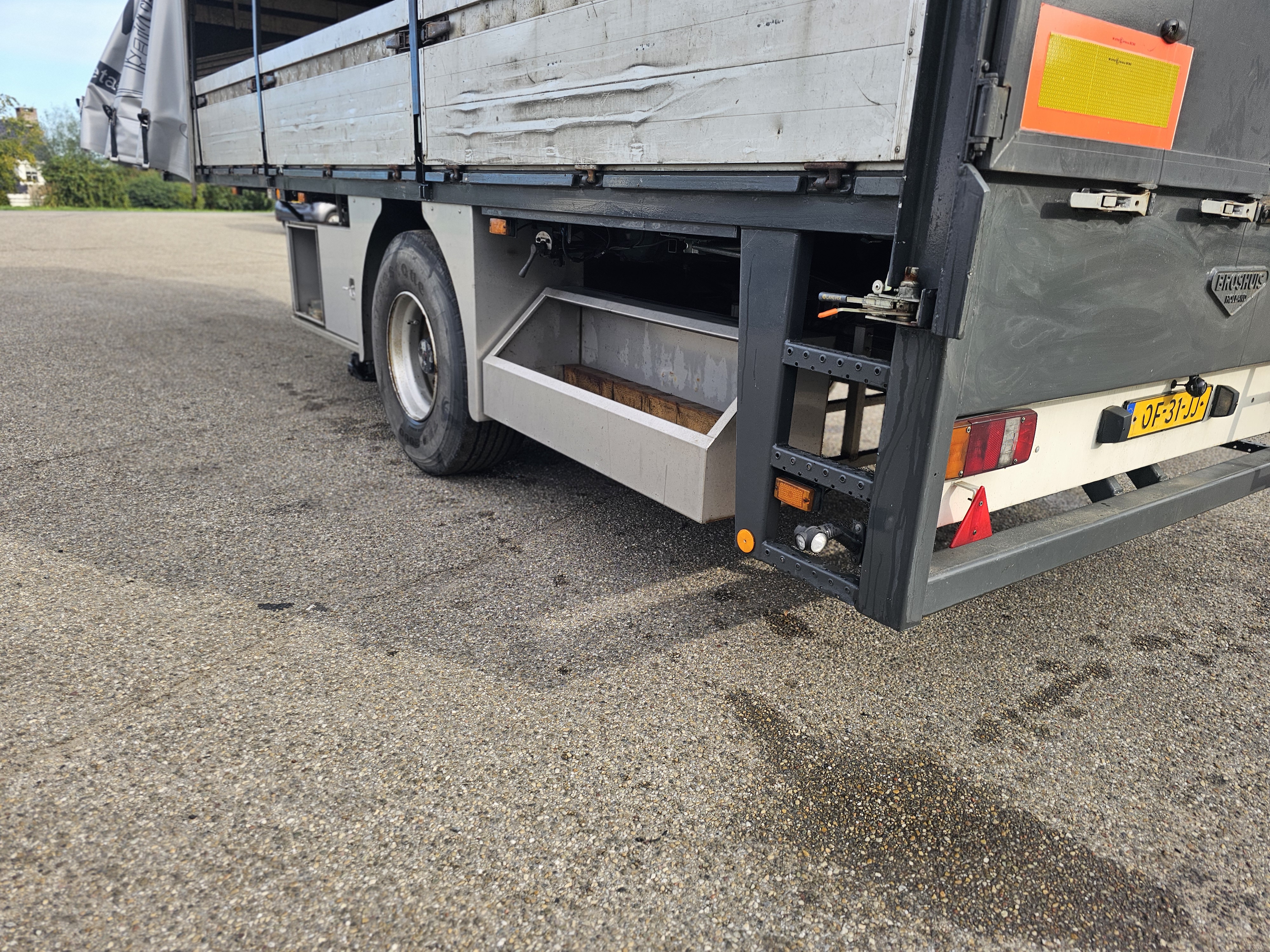Gebruikt 1997 BROSHUIS 1AOU 10 10 /SINGLE AXLE/ SAF DRUM/ OLD BUT LIKE NEW/ (EXTENDIBLE) APK,TUV 10-06-2027.