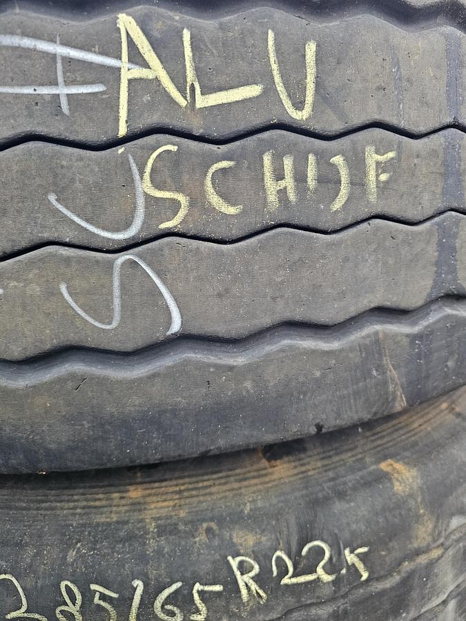 Gebruikt BRIDGESTONE , CONTI  TRAILER TIRE