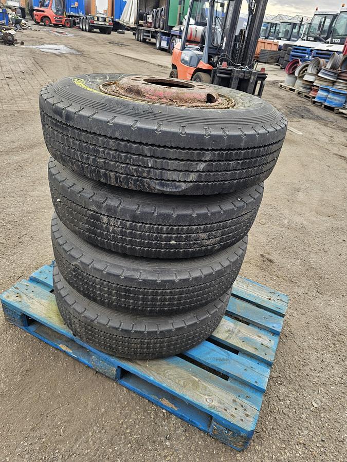 Gebruikt 1990 PIRELLI FR 12 825/R 15 | LOWLOADER TIRES.