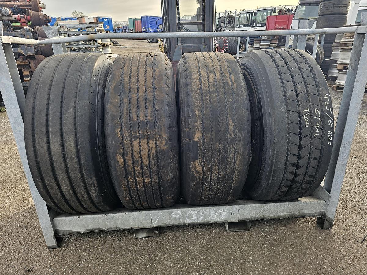 Gebruikt 2010 BRIDGESTONE TRAILER BAND |425/65 R 22.5 | 12-12-6-3 MM PROFIEL.