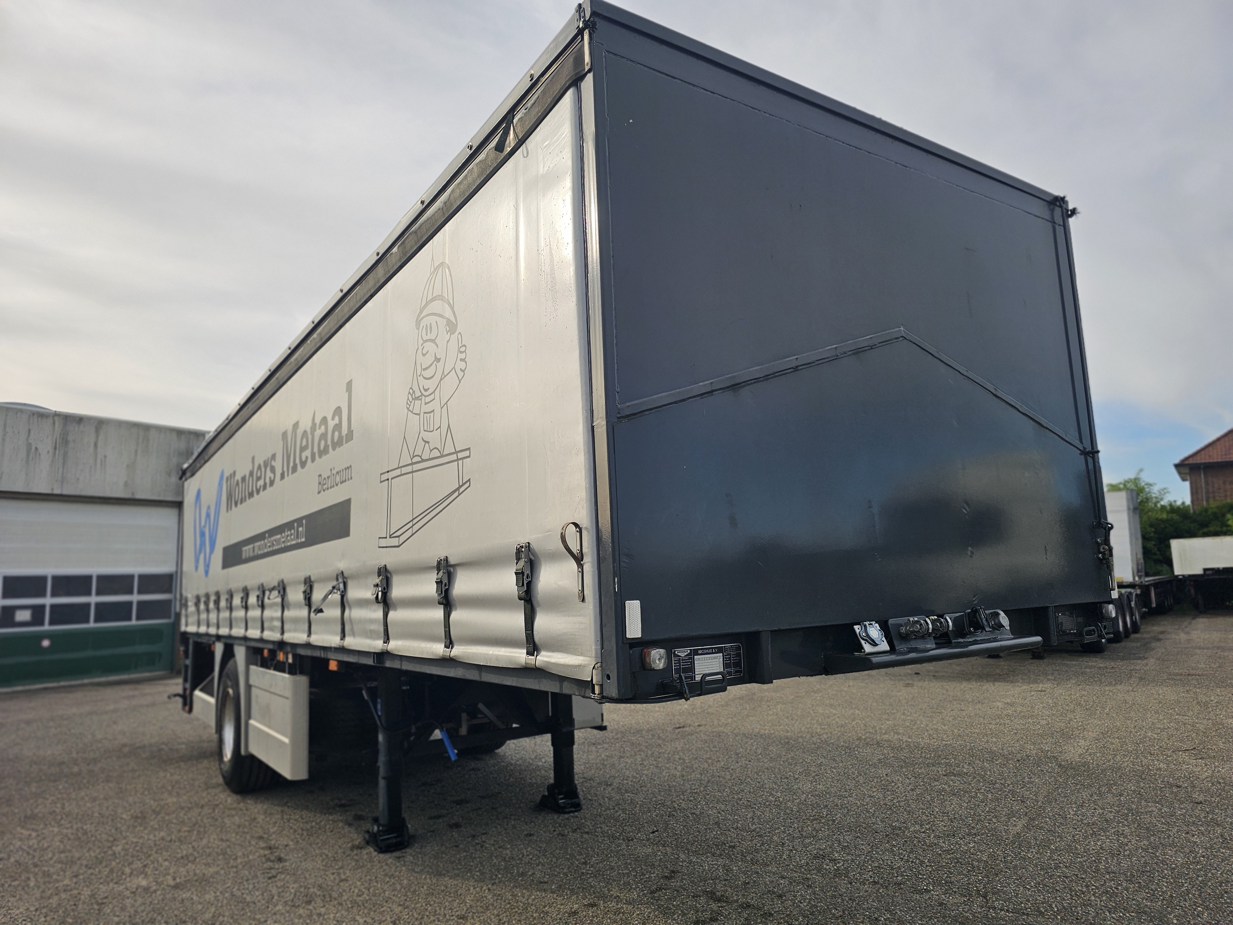 Gebruikt 1997 BROSHUIS 1AOU 10 10 /SINGLE AXLE/ SAF DRUM/ OLD BUT LIKE NEW/ (EXTENDIBLE) APK,TUV 10-06-2027.