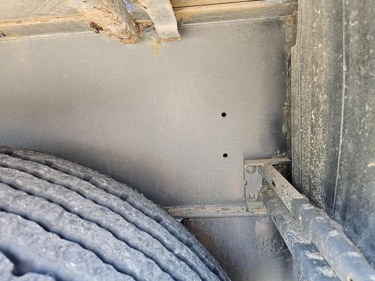 Used 2000 schmitz S01 | SLIDING ROOF | 2 LIFT AXLES| NICE HOLLAND TRAILER| SAF DISC.