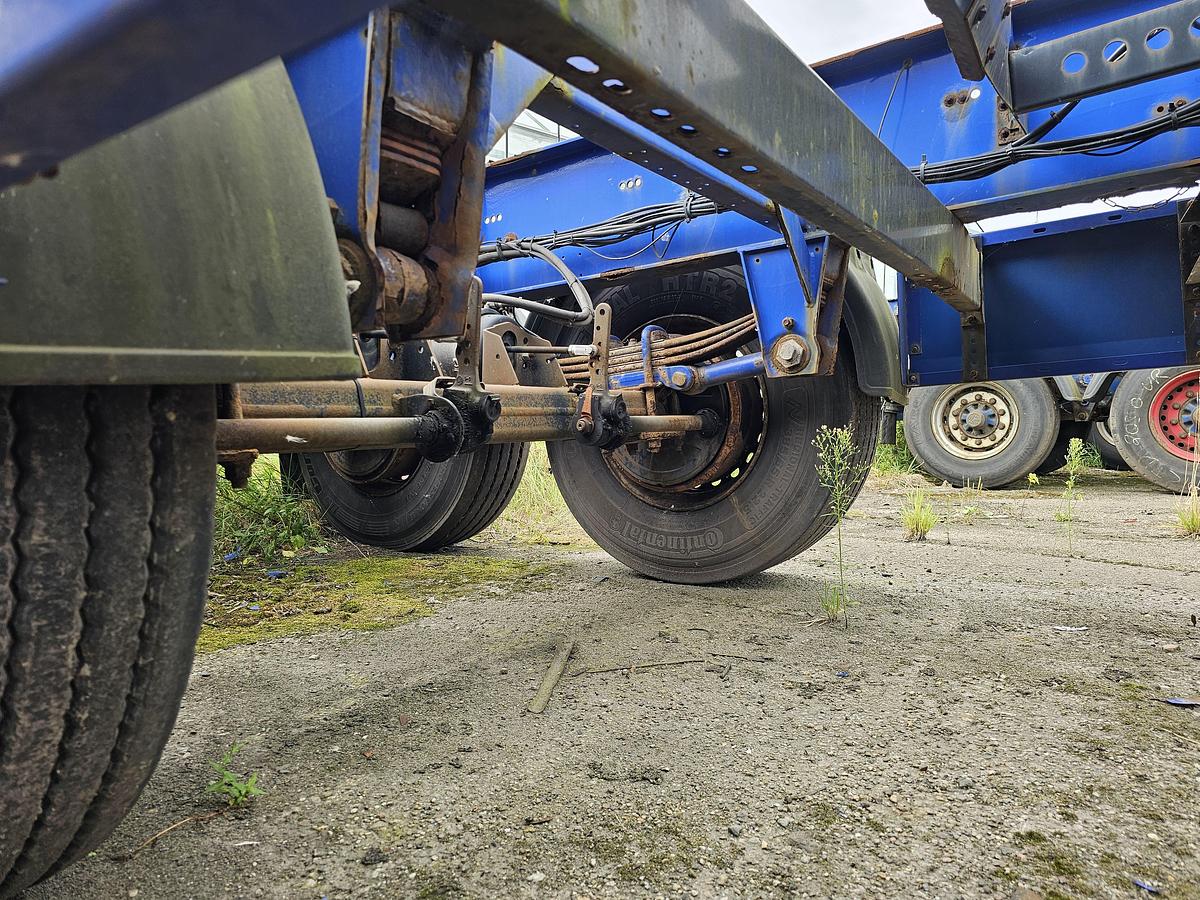 Used 2009 KRONE SZ| 20 FOOT CHASSIS | BPW DRUM | NEW BRAKES| GOOD TIRES| STEEL SPRINGS.