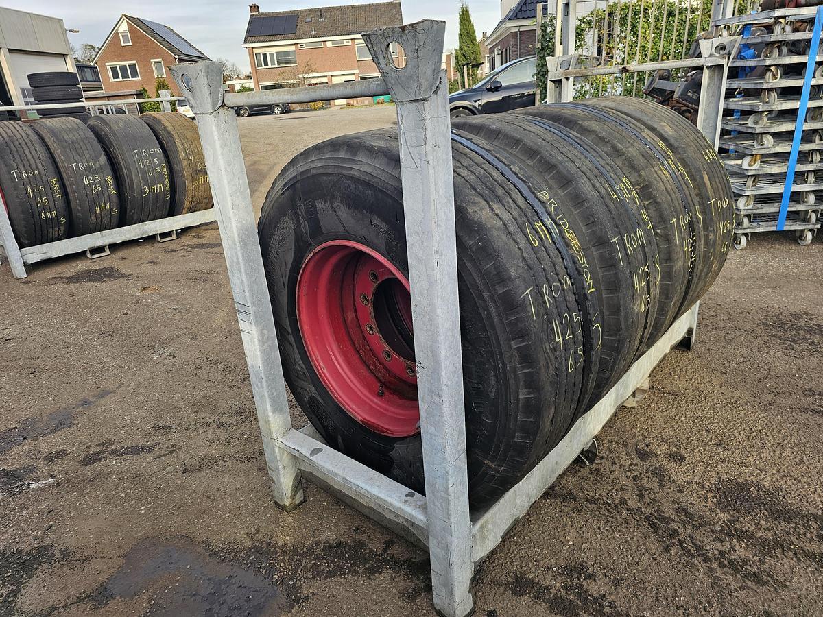 Gebruikt 2010 BRIDGESTONE R 164| TRAILER BAND 425/65 R 22.5 |6/4 MM PROFIE  MET VELG