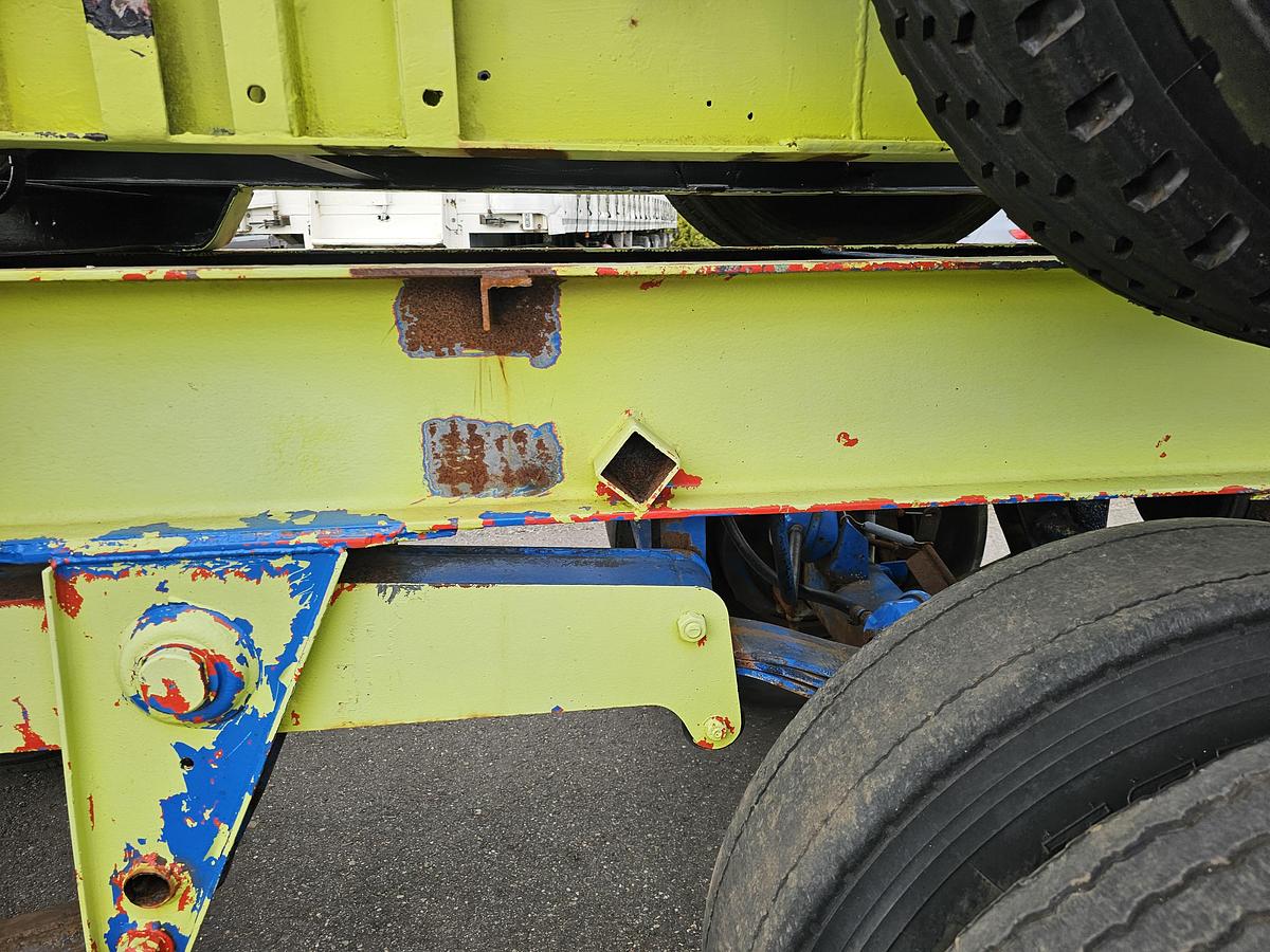 Used 1990 divers 40 ft gooseneck  steel suspension double tires.