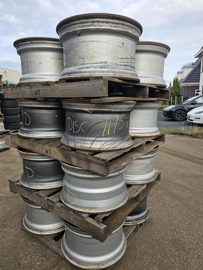 Gebruikt 2010 UNKNOWN 11.75 R 22.5  DISC RIM