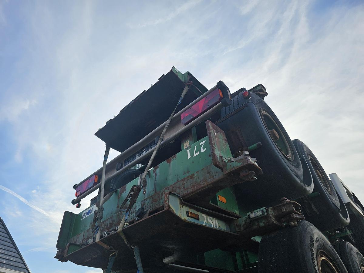 Used 1996 stack of 20 foot chassis groenewegen and Renders Bpw drum Steel suspension. 20 foot