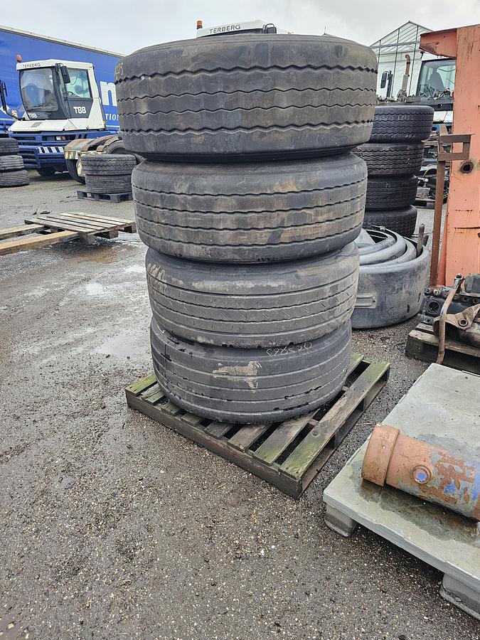 Gebruikt BRIDGESTONE , CONTI  TRAILER TIRE