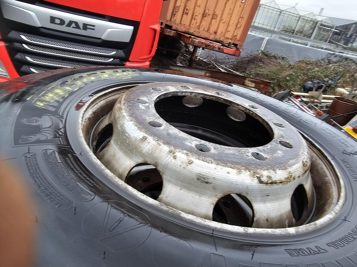 Gebruikt 2015 MICHELIN| terminal tractor tires 310/80R22.5