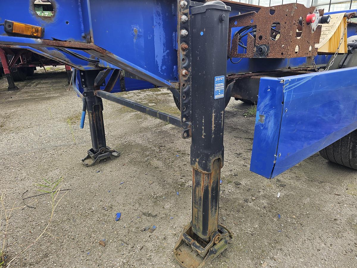 Used 2009 KRONE SZ| 20 FOOT CHASSIS | BPW DRUM | NEW BRAKES| GOOD TIRES| STEEL SPRINGS.