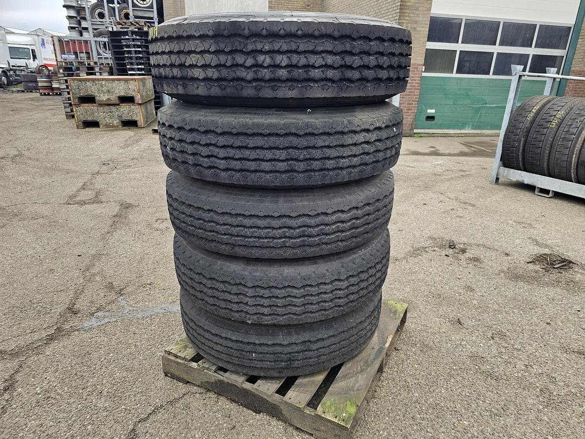 Gebruikt 2005 MICHELIN 275/80 R 22.5