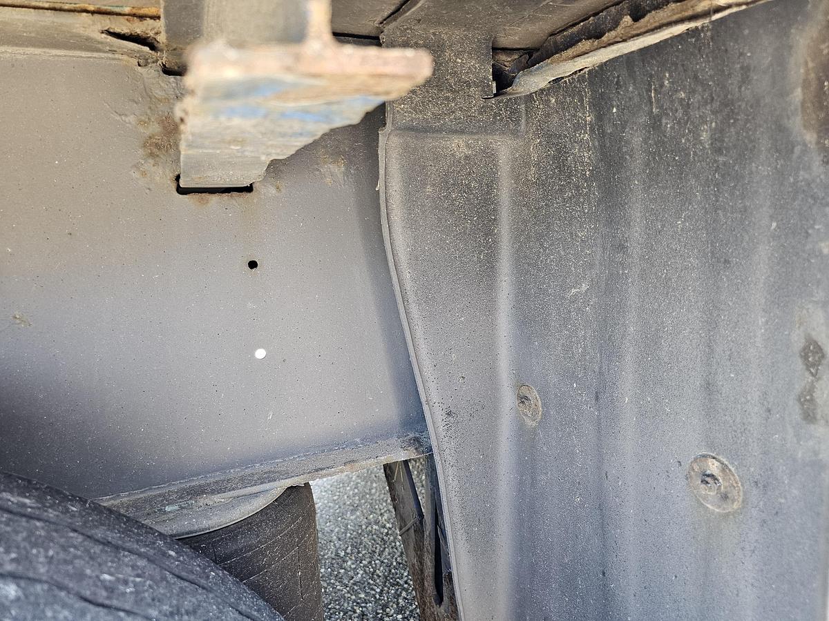 Used 2000 schmitz S01 | SLIDING ROOF | 2 LIFT AXLES| NICE HOLLAND TRAILER| SAF DISC.