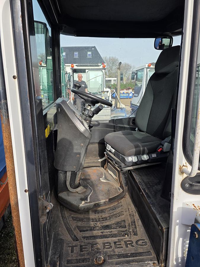 Gebruikt 2011 TERBERG RT283 | TERMINAL TRACTOR 4X4| TURNING CHAIR. | AUTOMATIC GEAR | NOT RUNNING.
