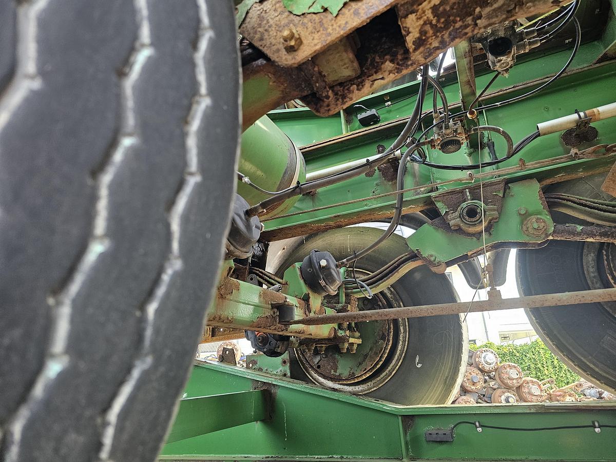 Used 1996 stack of 20 foot chassis groenewegen and Renders Bpw drum Steel suspension. 20 foot