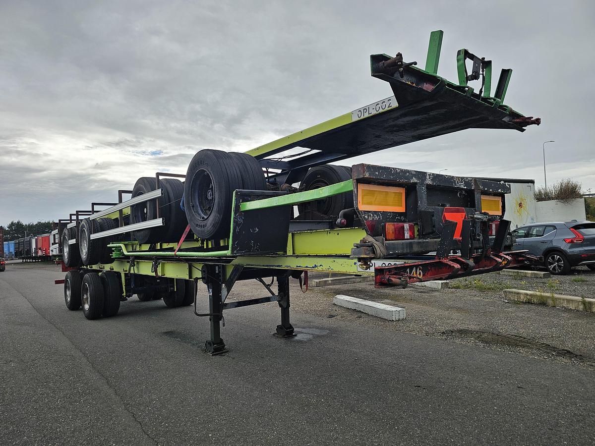 Used 1990 divers 40 ft gooseneck  steel suspension double tires.
