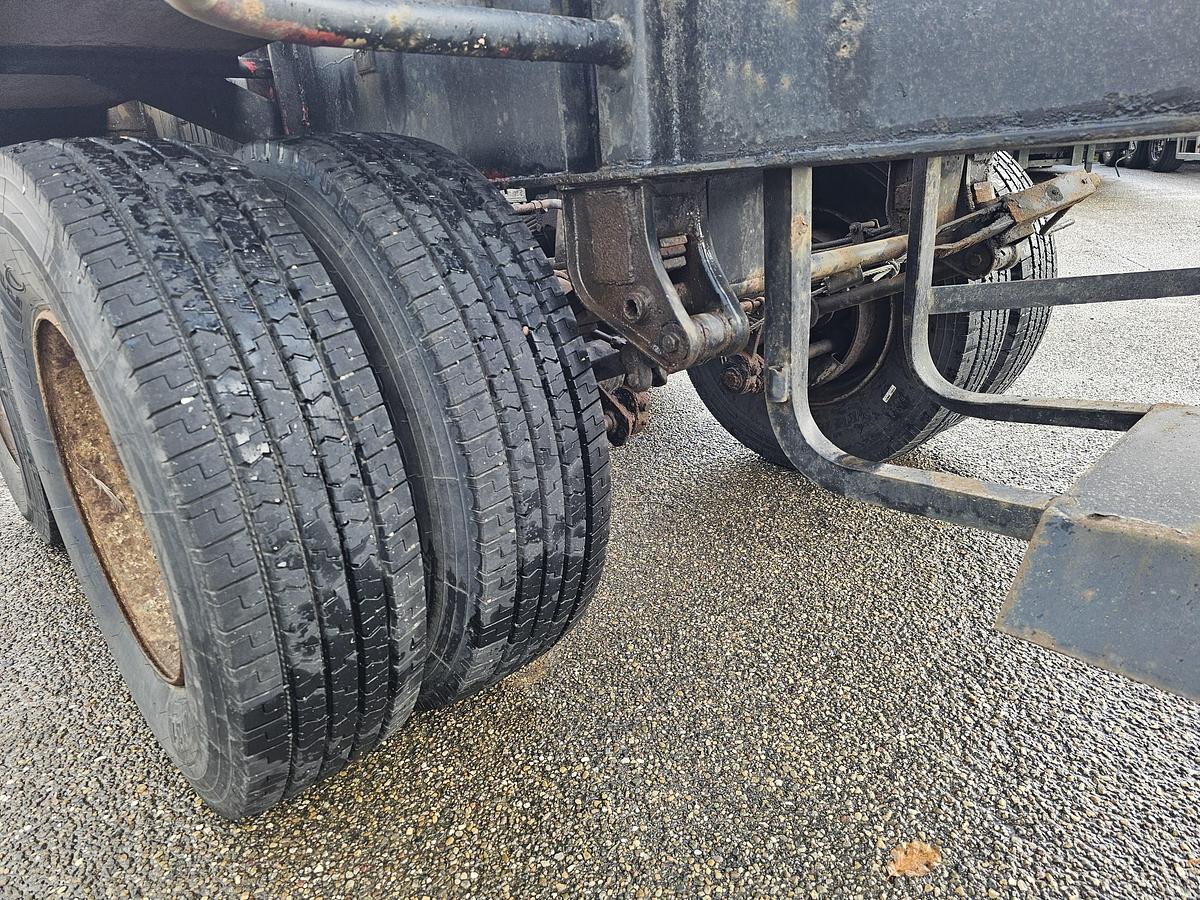 Gebruikt 1976 PACTON 2126 C 2  STEEL SUSPENSION DOUBLE TIRES DRUM BRAKES.