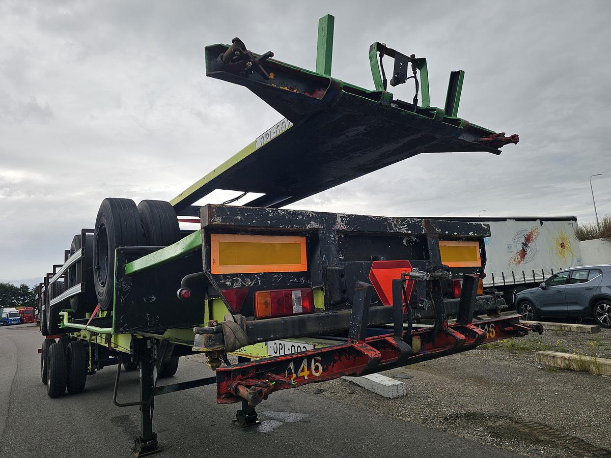 Used 1990 divers 40 ft gooseneck  steel suspension double tires.