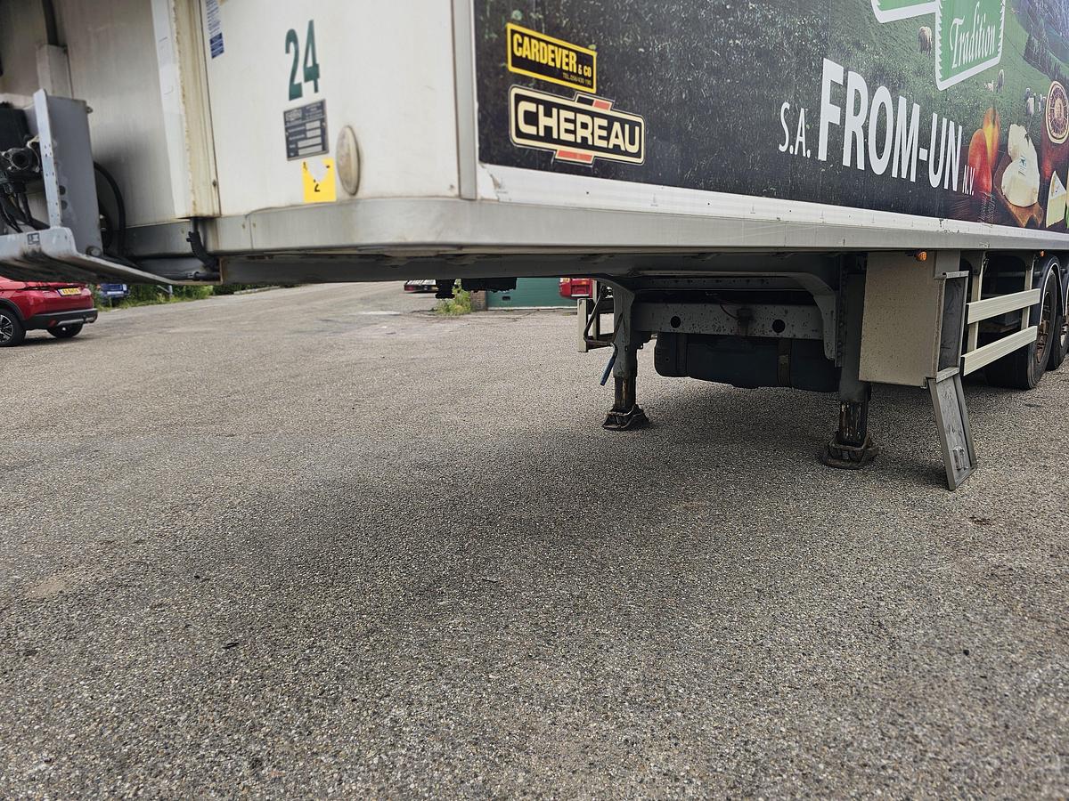Gebruikt 2012 CHEREAU B3 /CITY TRAILER /STEERING AXLE/LIFT AXLE / 11.80 LONG /LOADING LIFT/ BPW DISC / CARRIER FRIDGE.