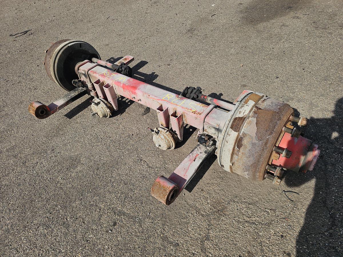 Used 2004 FREUHAUF SMB TRAILER AXLE SINGLE TIRES.