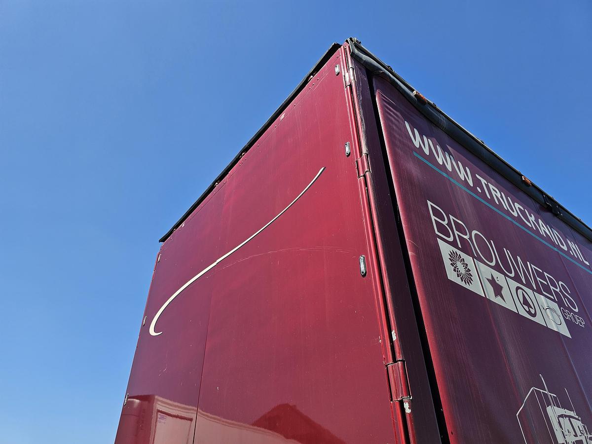 Used 2000 schmitz S01 | SLIDING ROOF | 2 LIFT AXLES| NICE HOLLAND TRAILER| SAF DISC.