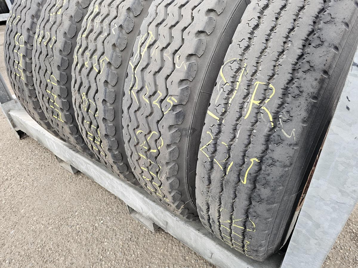 Gebruikt 2000 UNIROYAL 9 R 22.5