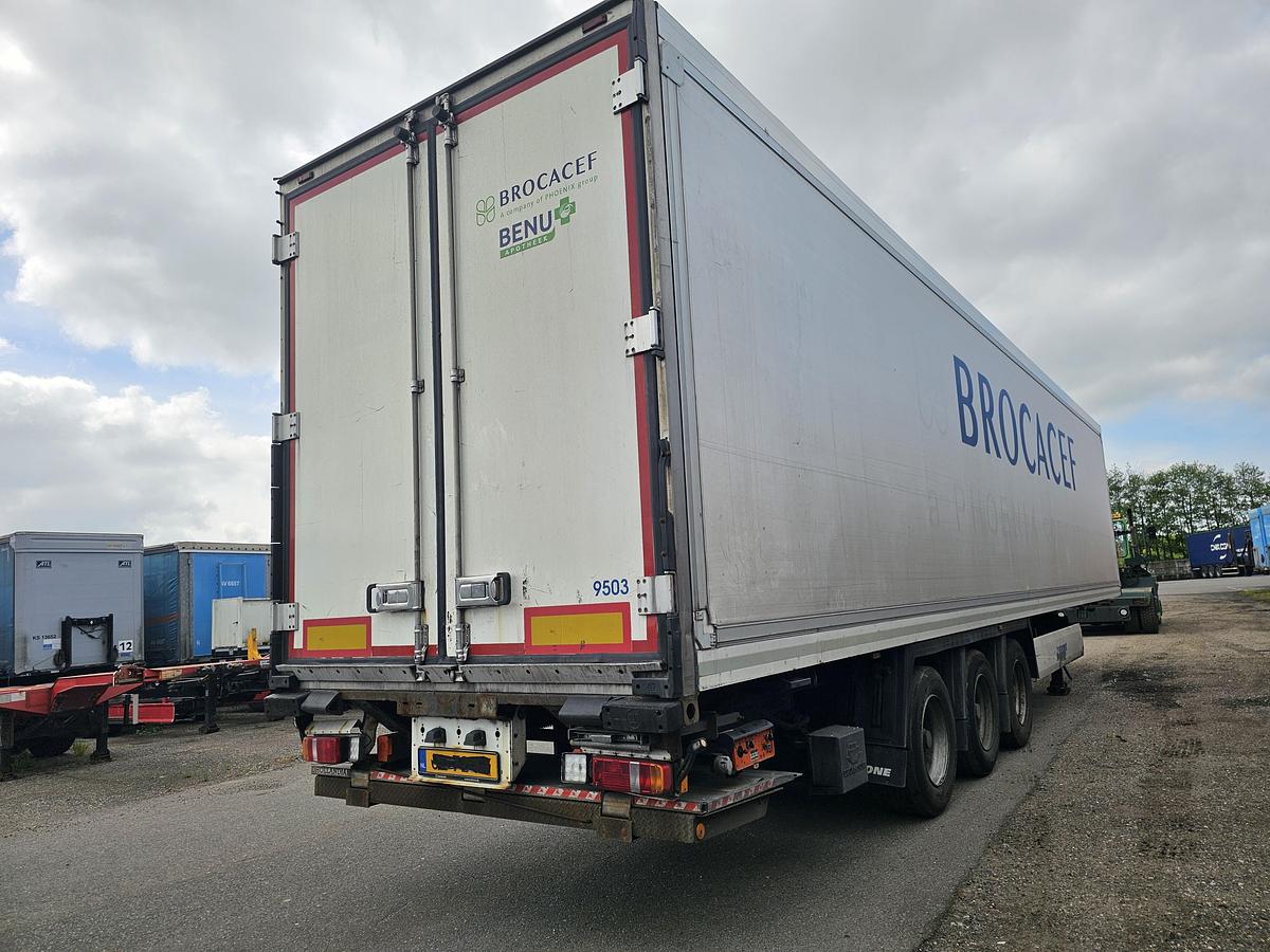 Gebruikt 2011 KRONE SD|DOPPELSTOCK | CARRIR VECTOR 1550| BPW DISC | APK /TUV 26-08-2016 |LOADING LIFT | 2 LIFT AXLES.