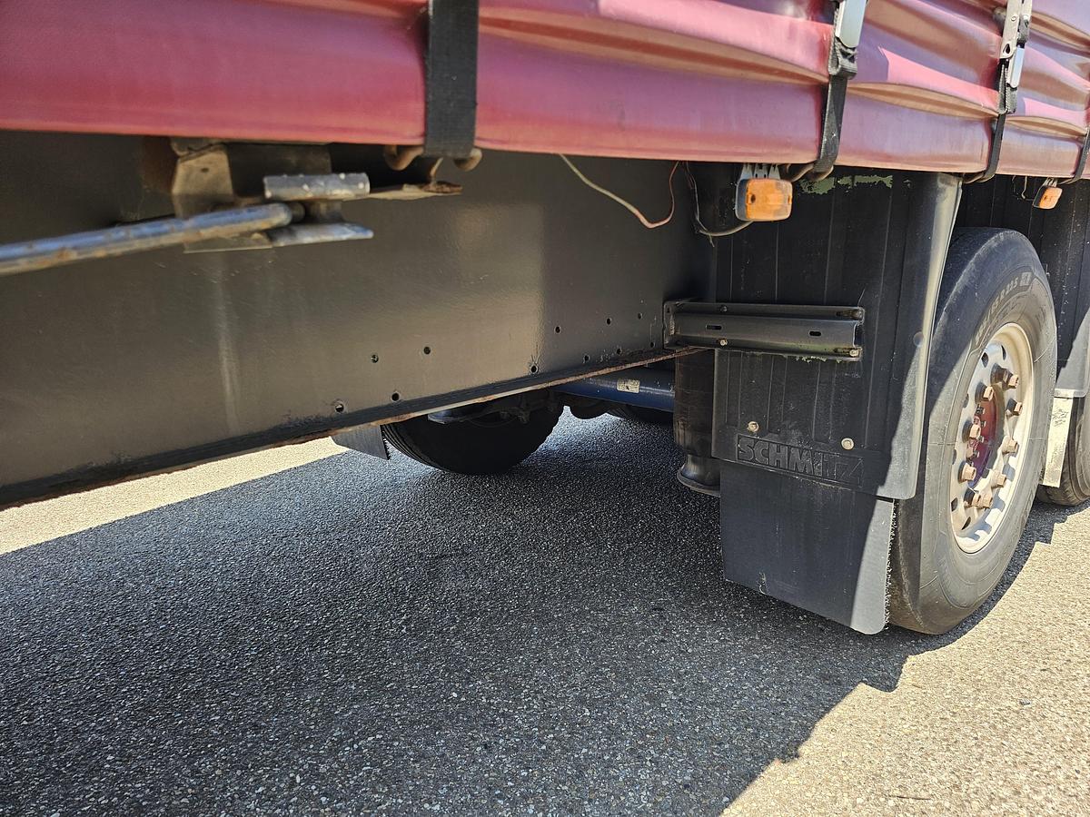 Used 2000 schmitz S01 | SLIDING ROOF | 2 LIFT AXLES| NICE HOLLAND TRAILER| SAF DISC.