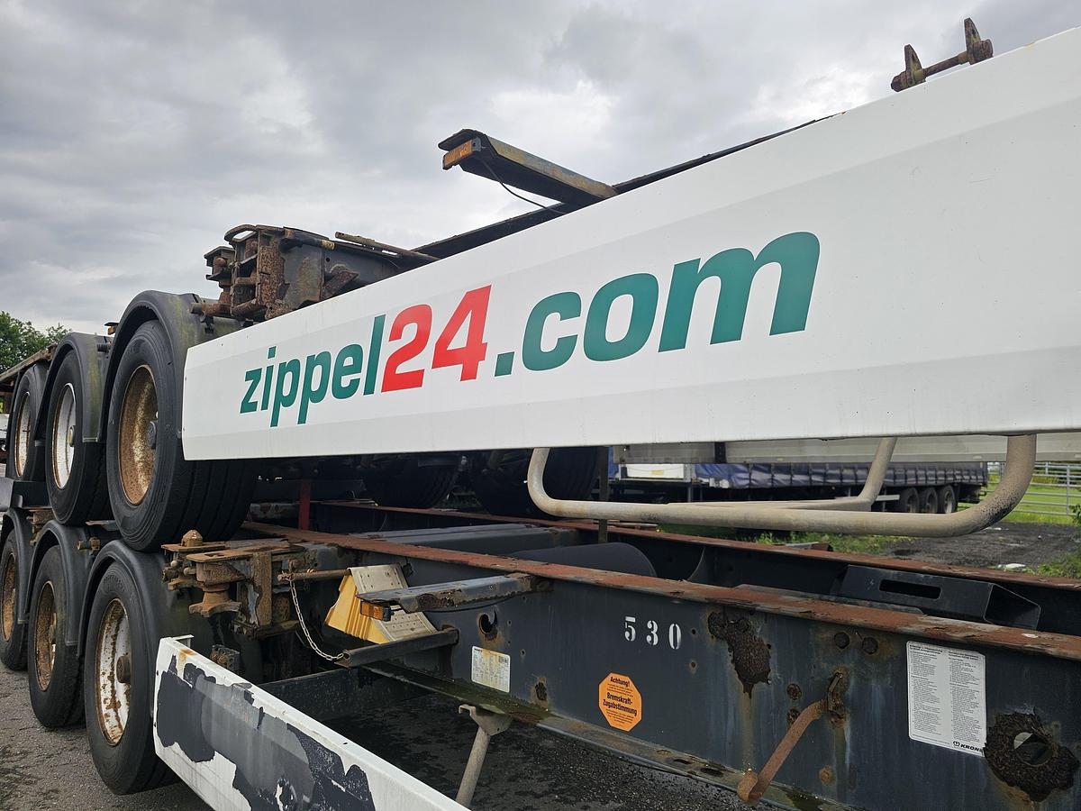 Gebruikt 2006 Krone sd- fixed 40 foot chassis - with 2 x 20 foot connection -20 foot middle - the one above