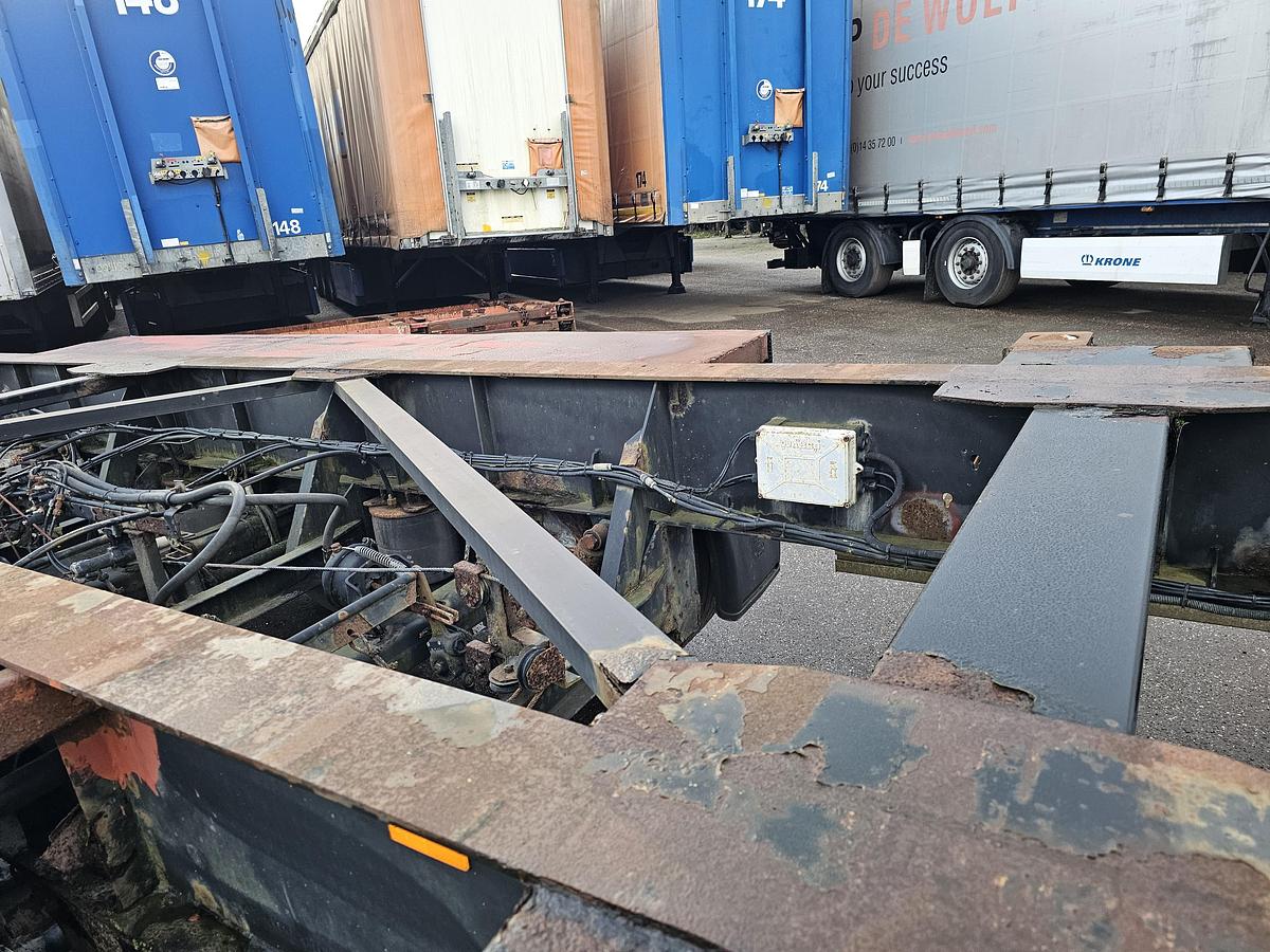 Gebruikt 1995 VAN HOOL 94/3067. flat container chassis all connections./ Bpw drum.