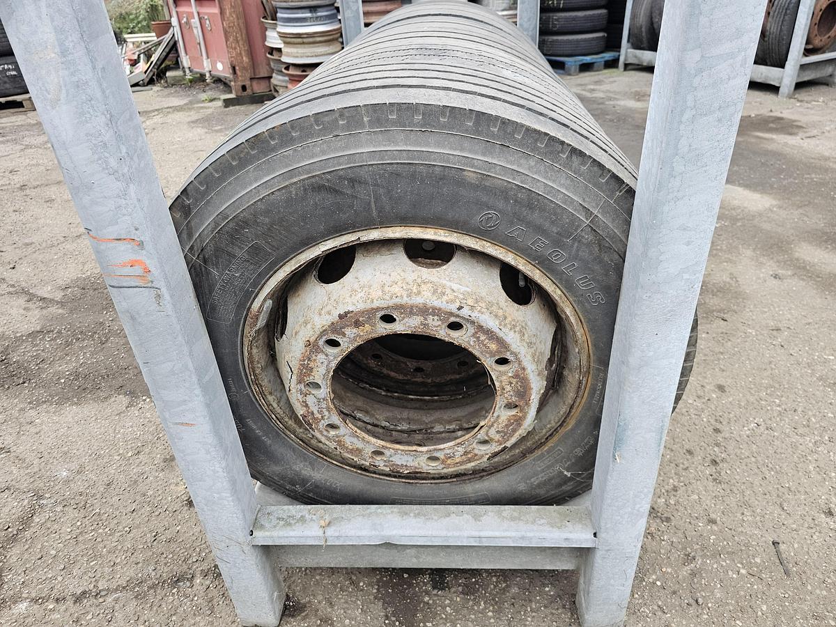 Gebruikt 2000 DIVERS 275/70 R 22.5