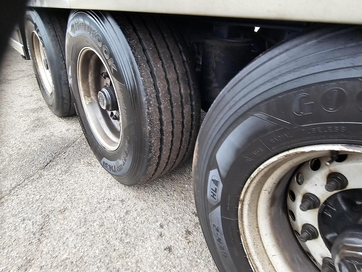 Gebruikt 2018 CHEREAU iNOGAM/TYPE 1507 | CARRIER VECTOR 1950| DE HOLLANDIA 2500 KG |BPW DISC| TUV 02-08-2026.