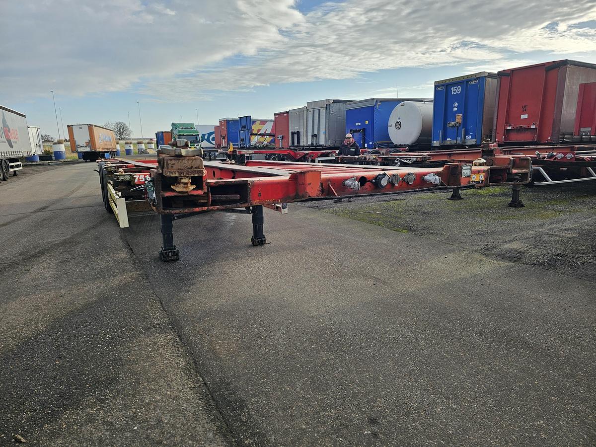 Gebruikt 2004 KRONE SD 27| FIXED CHASSIS | SAF DISC. 40 FT |2 X 20 FT| HIGHCUBE | 20 FOOT MIDDLE| LIGHT WEIGHT|4740 KG.