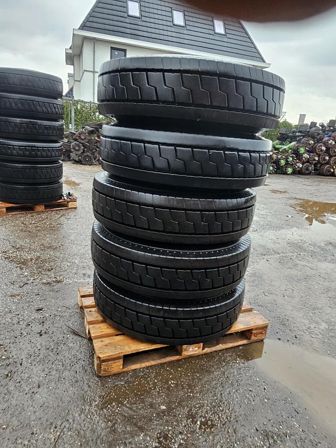 Gebruikt 2015 MICHELIN| terminal tractor tires 310/80R22.5