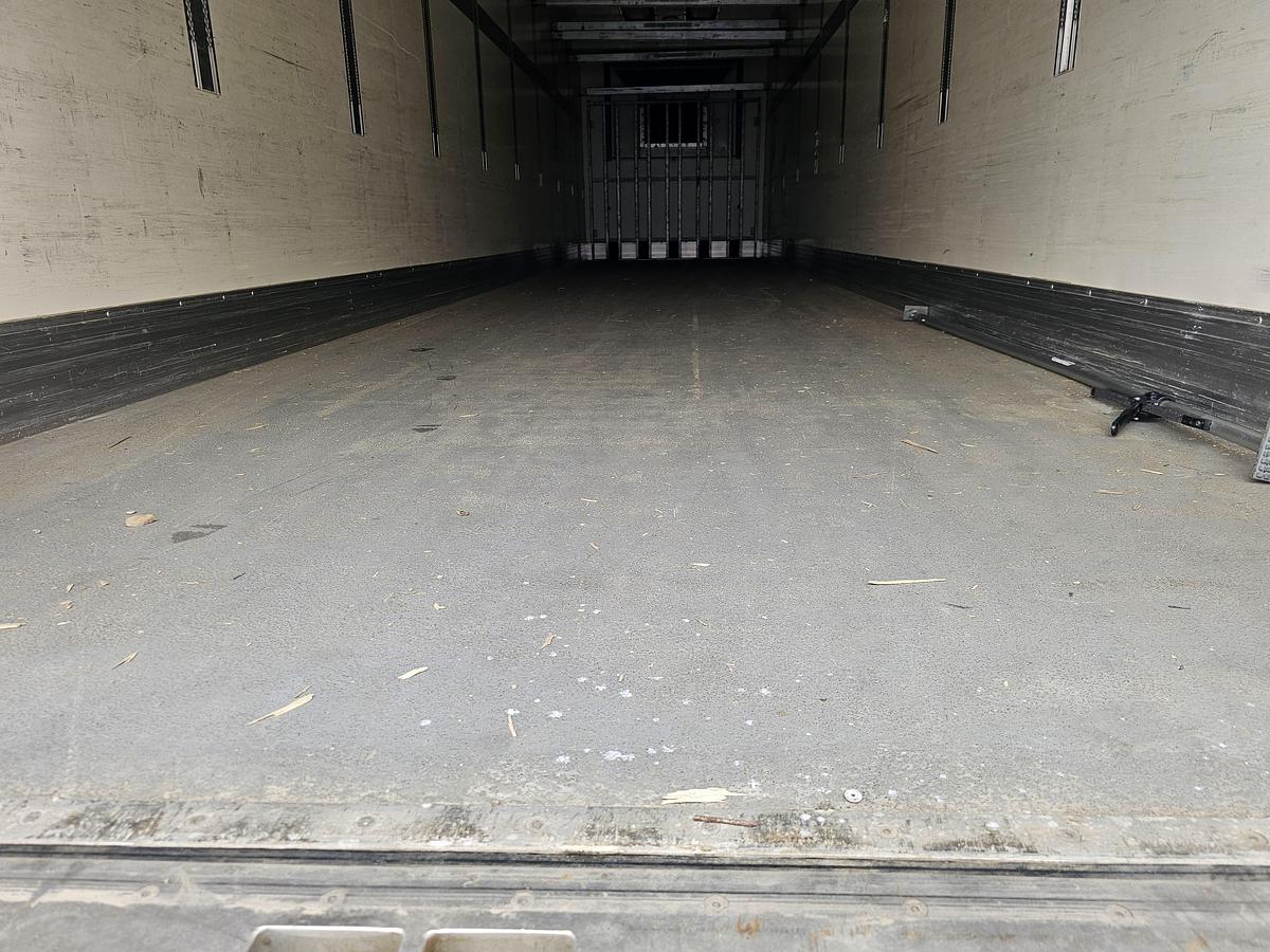 Gebruikt 2012 CHEREAU B3 /CITY TRAILER /STEERING AXLE/LIFT AXLE / 11.80 LONG /LOADING LIFT/ BPW DISC / CARRIER FRIDGE.