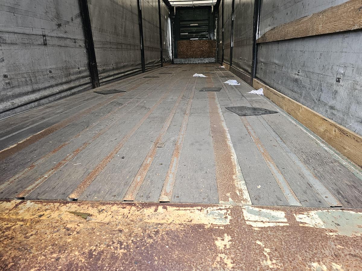 Gebruikt 2004 FREUHAUF T39B 3 AXLE CURTAINSIDE |OPEN ROOF | BPW AXLES.