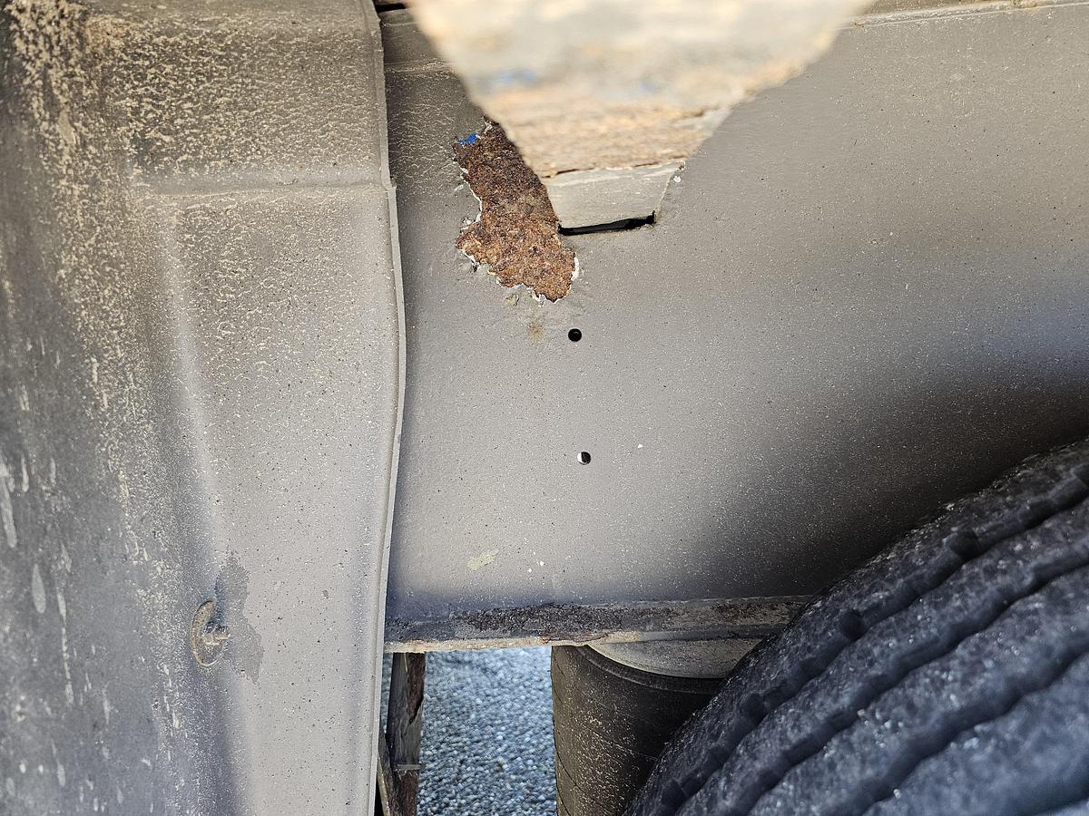 Used 2000 schmitz S01 | SLIDING ROOF | 2 LIFT AXLES| NICE HOLLAND TRAILER| SAF DISC.