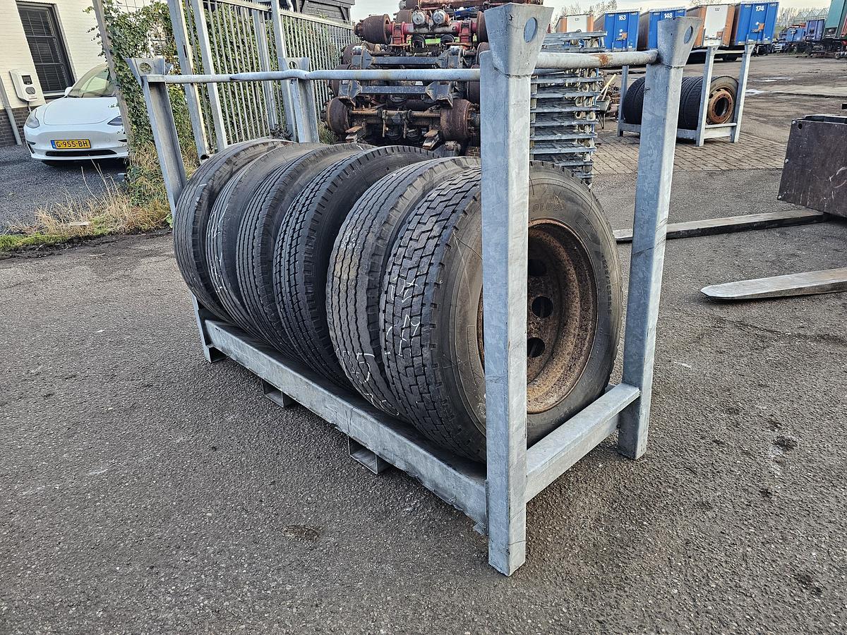 Gebruikt 2005 DIVERS TRAILER TIRE. 275/70 R 22.5