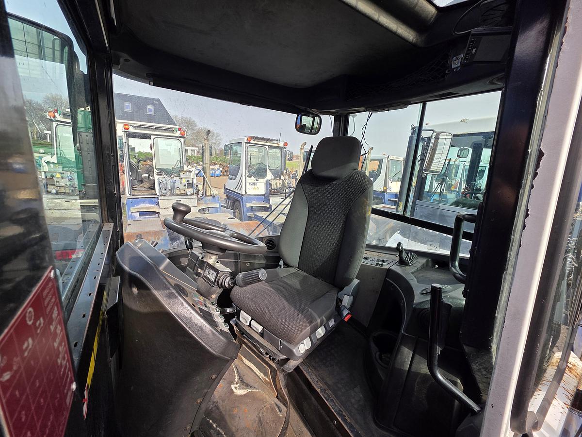 Gebruikt 2011 TERBERG RT283 | TERMINAL TRACTOR 4X4| TURNING CHAIR. | AUTOMATIC GEAR | NOT RUNNING.