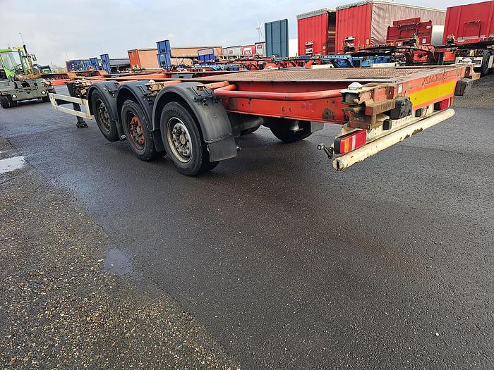 Used 2004 Krone| Sd 27| fixed chassis | 40 ft 2 x20 ft | light weight | 4870 kg.