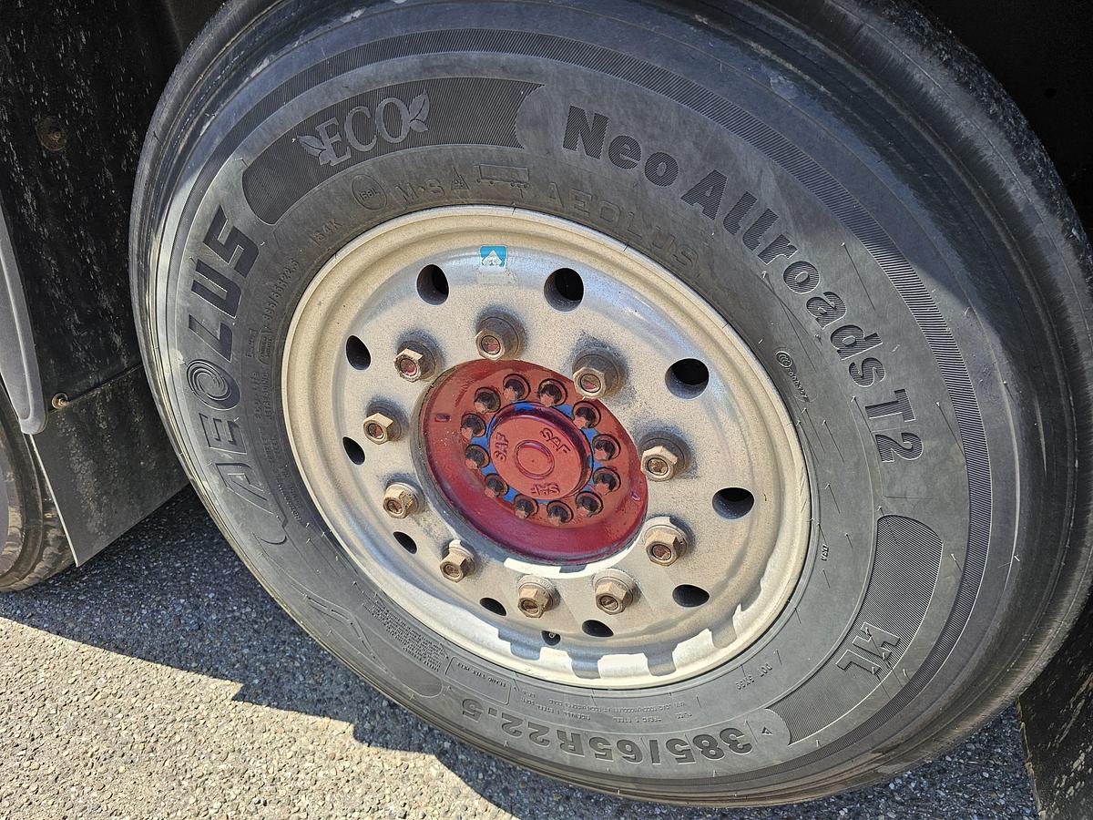 Used 2000 schmitz S01 | SLIDING ROOF | 2 LIFT AXLES| NICE HOLLAND TRAILER| SAF DISC.