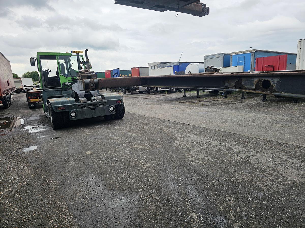 Gebruikt 2006 Krone sd- fixed 40 foot chassis - with 2 x 20 foot connection -20 foot middle - the one above