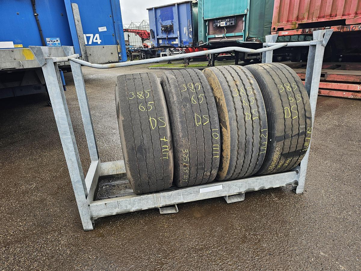 Gebruikt CONTINENTAL  BRIDGESTONE. TRAILER TIRE