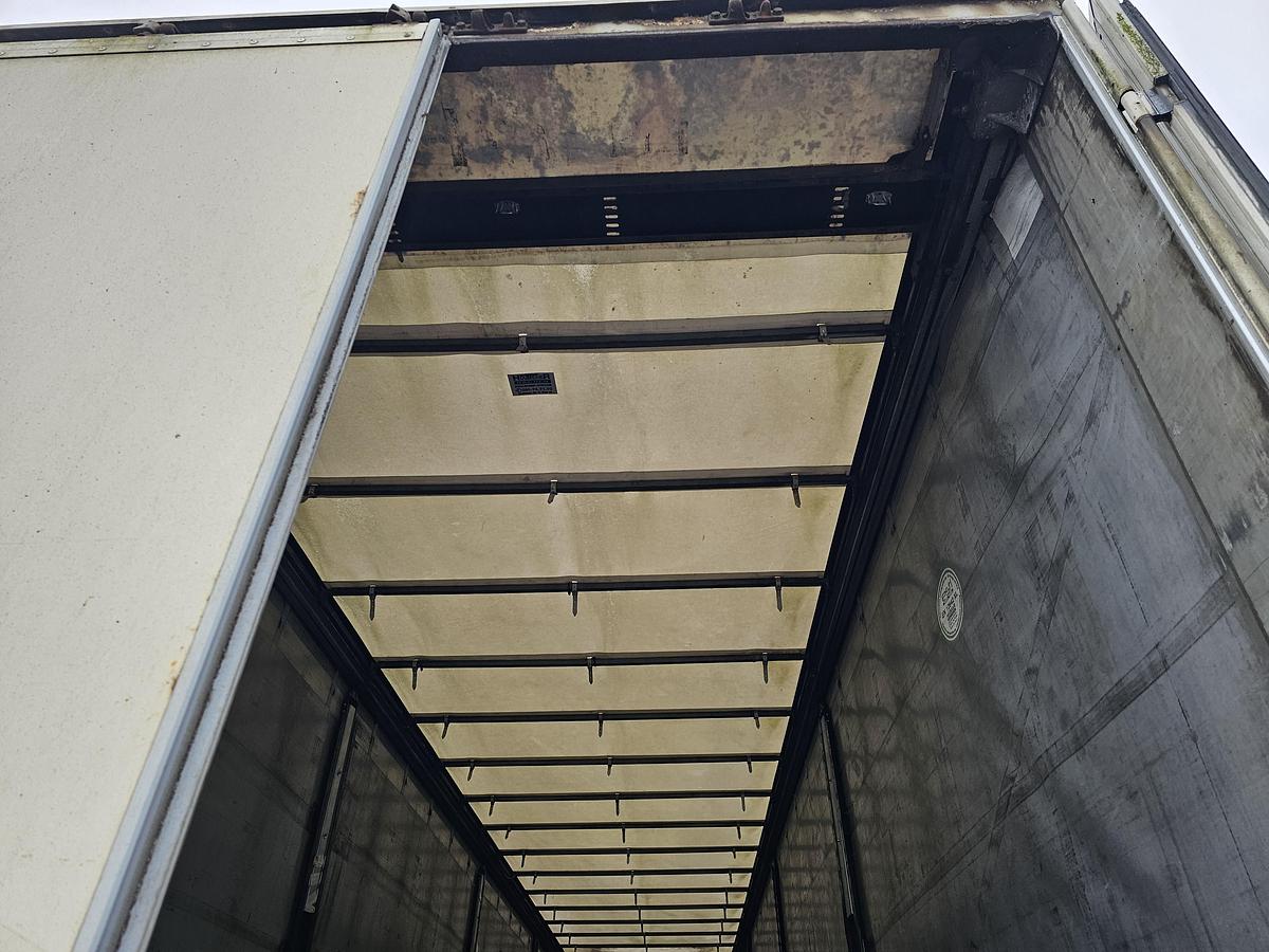 Gebruikt 2004 FREUHAUF T39B 3 AXLE CURTAINSIDE |OPEN ROOF | BPW AXLES.