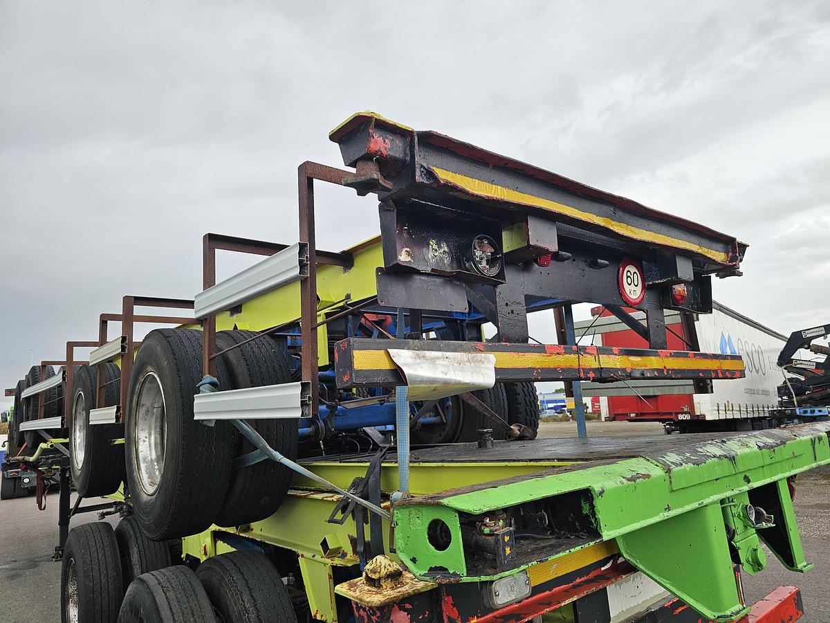 Used 1990 divers 40 ft gooseneck  steel suspension double tires.