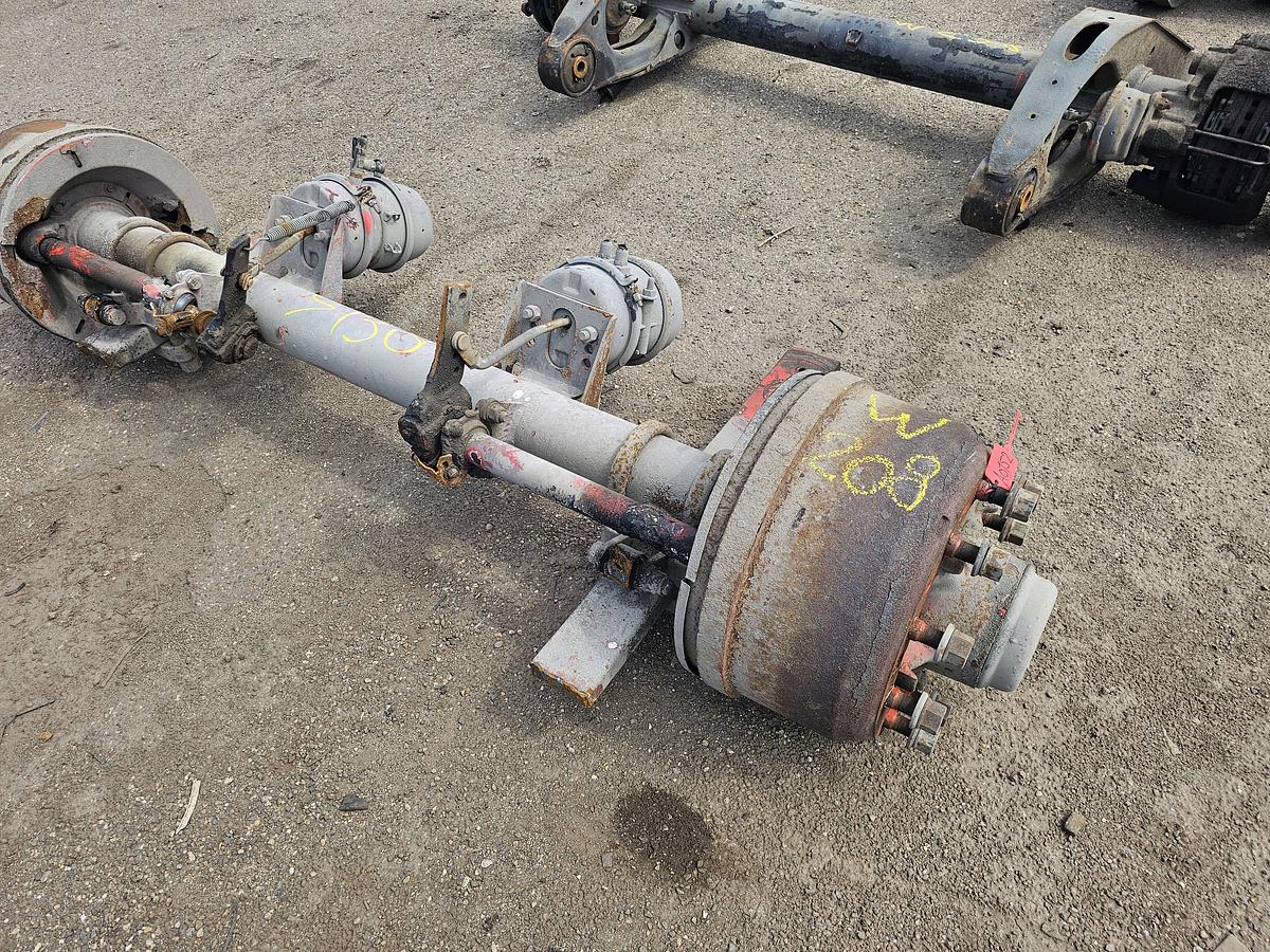 Used 2004 SMB TRAILER AXLE SINGLE TIRES.
